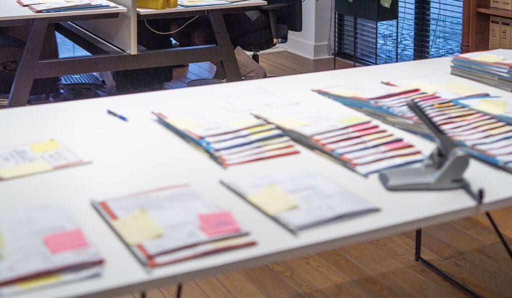 Exportdocuments A photo of the work table for the Letter of Credit specialists at Elceco. Visible various Letters of Credit.